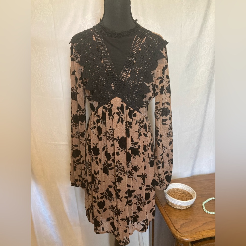 Entro Size Medium Whimsigoth Velvet Rose Black and Brown Long Sleeve Lace Dress